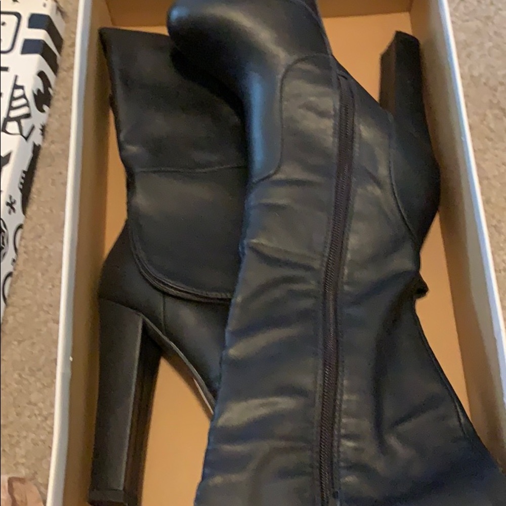 Black knee boots
